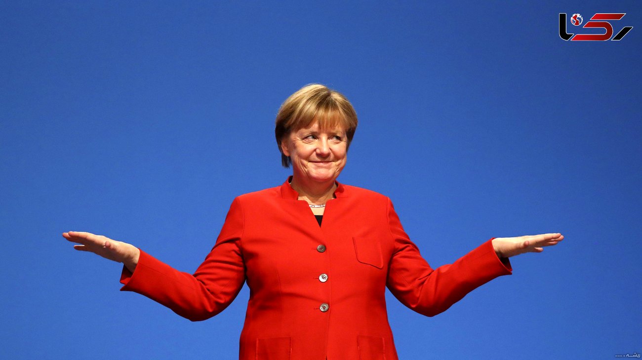 وزیر کشور آلمان از دست دادن با مرکل خودداری کرد + فیلم