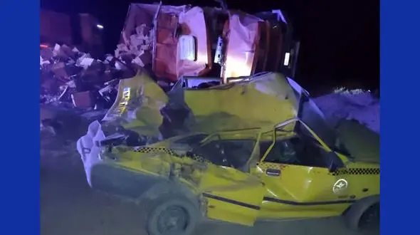 4 کشته و زخمی در تصادف هولناک کامیون با پراید در جاده انار + جزییات