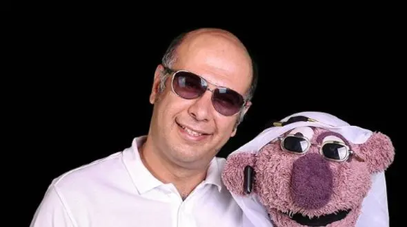 هنرنمایی پرانرژی محمد بحرانی برای شخصیت جناب خان در پشت صحنه برنامه هزار و یک محسن کیایی با گرمای صدای نی انبون