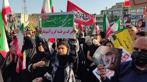 اجتماع بزرگ مردم علیه اغتشاش‌ گران/ بیانیه تجمع قرائت شد