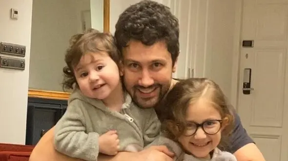 چهره نادم و خنده دار نبات استخری پس از خرابکاری/ چه قیافه‌ای هم میگیره وروجک