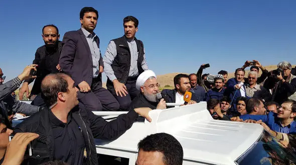 صحبت های روحانی در جمع مردم سر پل ذهاب