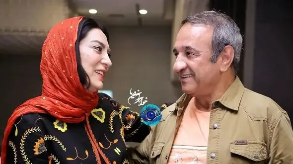 فیلم/ دکوراسیون قصر عاشقانه و جمع و جور حمیرا ریاضی و علی اوسیوند؛ از کوسن‌هایی با طرح سنتی و پاف خوش‌رنگ تا دیزاین ورودی خانه به سبک و سیاق سنتی‌پسندها