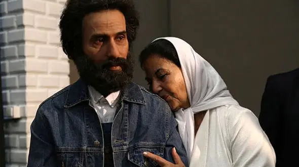 بوسه خانم بازیگر ایرانی بر شانه شاعر سرشناس +عکس