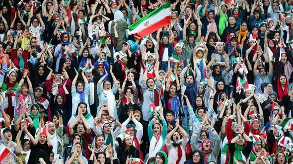 1500 زن تماشاگر بازی ایران - قطر در مشهد