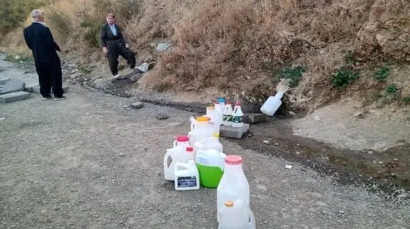 وعده 10 روزه مسئولان برای پایان صفهای طولانی آب در سنندج / 850 میلیارد برای انتقال آب آشامیدنی هزینه شده است