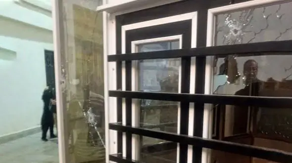 اولین عکس از حادثه تروریستی امروز شاهچراغ / یک تروریست بازداشت شد