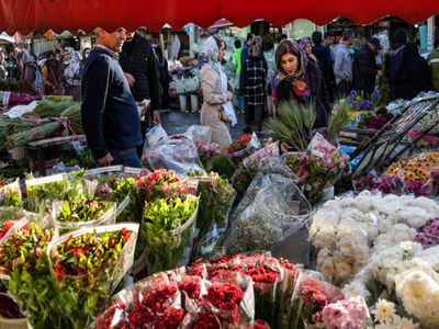 فروش گل‌ های استوک و مسموم در بازار شب عید تهران!