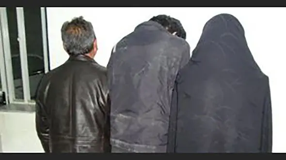 بازداشت زن شیاد با 3 مرد در نقش پلیس  / طلاها را جلوی چشم صاحبانش به سرقت بردند