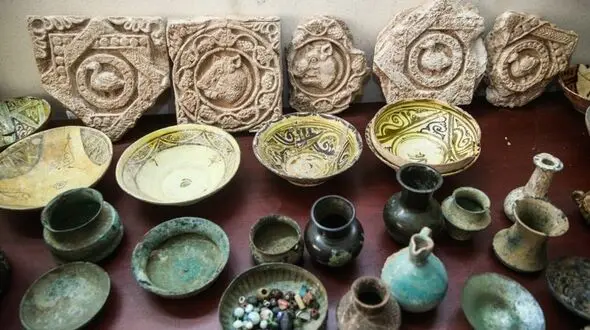 حفاری حیاط خانه ای در لاهیجان برای کشف عتیقه صاحبخانه را دچار دردسر کرد