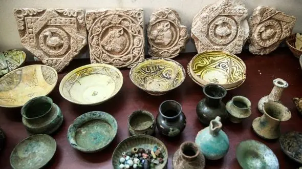 حفاری حیاط خانه ای در لاهیجان برای کشف عتیقه صاحبخانه را دچار دردسر کرد