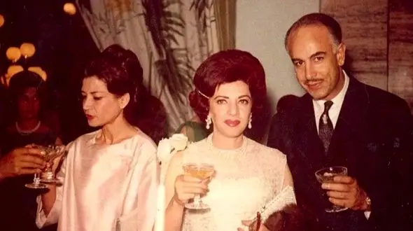 سفر به ایام قدیم 1357 /  حراج لباس شب های شمس خواهر شاه در کرج 