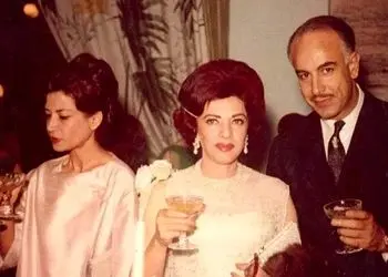 سفر به ایام قدیم 1357 /  حراج لباس شب های شمس خواهر شاه در کرج 