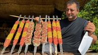 فیلم/ نحوه تهیه کباب کوبیده مرغ و گوشت به روش خلاقانه آشپز مشهور آذربایجانی 