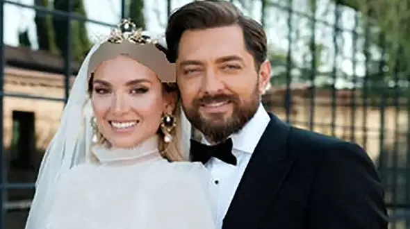 اولین رونمایی از بچه  بهرام رادان و مینا مختاری سر سفره هفت سین ! / شبیه کدامه مادر یا پدر ! + عکس ها