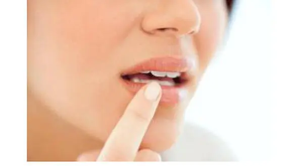 چرا لب ها سوزن سوزن می شود؟