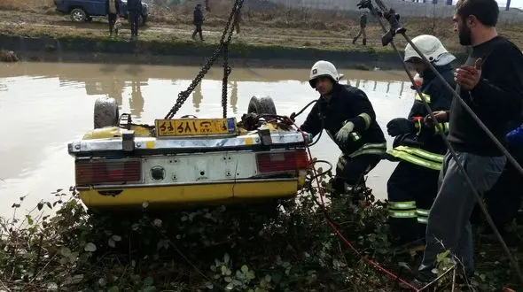 مرگ راننده در سقوط خودرو در یک کانال آب رشت+تصاویر 