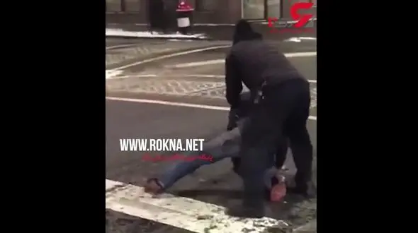 خودسوزی مرد جوان در مقابل ماموران پلیس+ فیلم