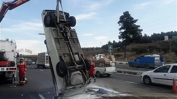 صحنه عجیب یک تصادف وحشتناک در سعادت آباد + عکس ها 