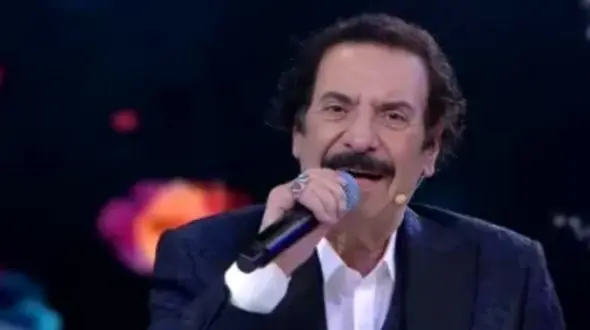 فیلم آواز خوانی شاهکار جواد یساری در استرلیا ! / چه  شونه می لرزونه !