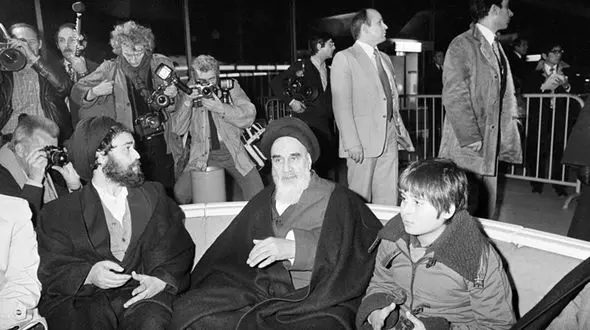 روایت خبرنگار فرانسوی از لحظه ورود امام خمینی (ره) به ایران