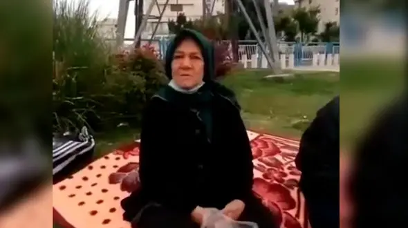 منفورترین پسر و عروس را بشناسید ؟! + فیلم جگرسوز کارتن خوابی مادر داماد بی غیرت