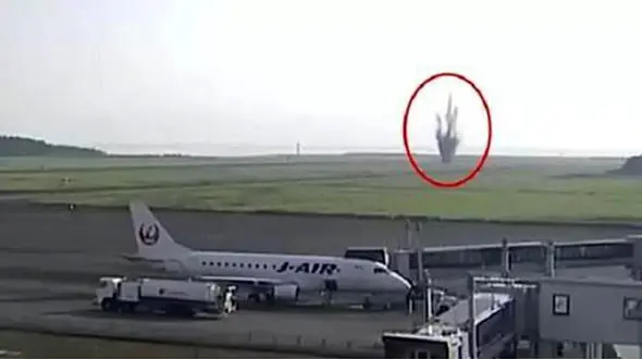 انفجار بمب جامانده از جنگ جهانی دوم در فرودگاه ژاپن 