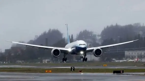 نفوذ هولناک به باند هواپیما / مرد جوان زیر سایه بحران روانی جان داد