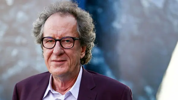 بازیگری که متهم به اذیت و آزار شده بود شکایت کرد