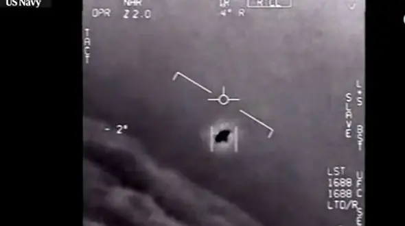 انتشار 3 فیلم محرمانه از پرواز بشقاب پرنده ها / پنتاگون شکار کرد! + جزییات