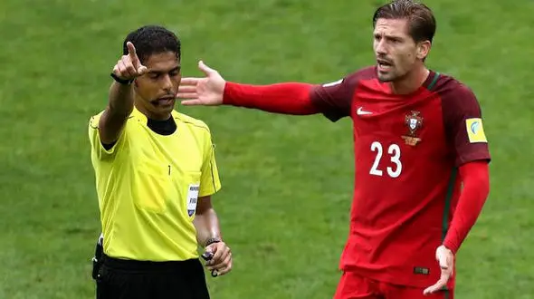 داور سعودی جام جهانی را از دست داد / او پیشنهاد رشوه داده بود