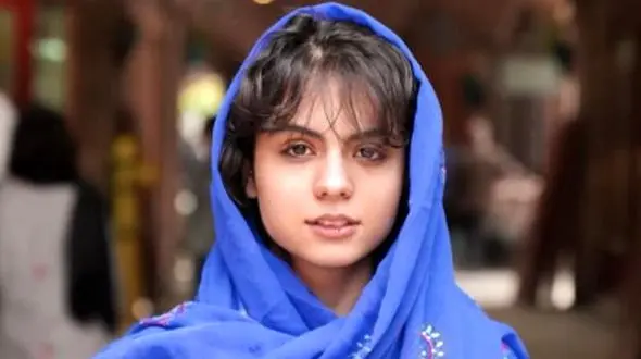 فیلم آواز باشکوه با جذابیت سارا حاتمی و آهنگ  کت چرمی  علیرضا قربانی ! / کولاک خانم بازیگر را ببینید