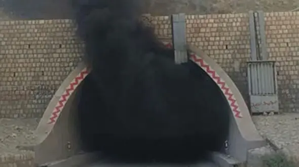 مرگ 2 نفر در ماجرای آتش سوزی تونل تنگه زاغ هرمزگان