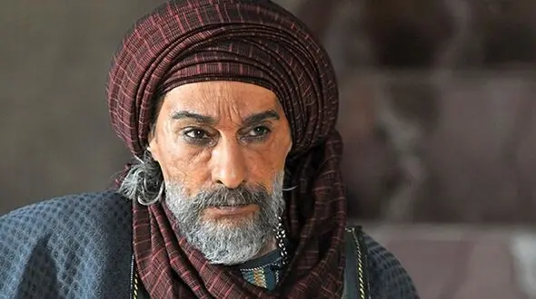 عکس / رونمایی از زن جوان و دختر زیبا مرحوم انوشیروان ارجمند پدر برزو ارجمند/ حجاب کامل خواهر برزو برعکس عروسشان در امریکا