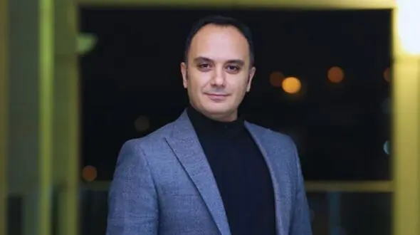 فیلم ها /  احسان کرمی قبل و بعد مهاجرت / در ایران دفاع از مدافعان حرم و حضور در جشنواره فیلم فجر و تبریک پیروزی انقلاب و بعد از مهاجرت به امریکا