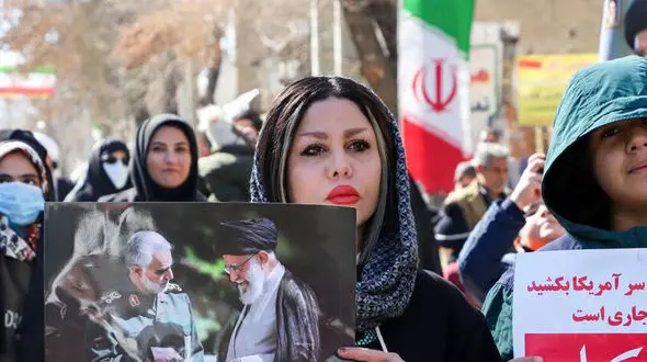 عکس های جنجالی زنان بدحجاب در راهپیمایی ۲۲ بهمن + 13 عکس 