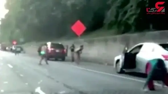 رفتار عجیب  رانندگان از باز شدن در کامیون حمل پول در اتوبان! +فیلم