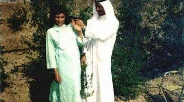 شوخی احمقانه صدام با همسرش + عکس