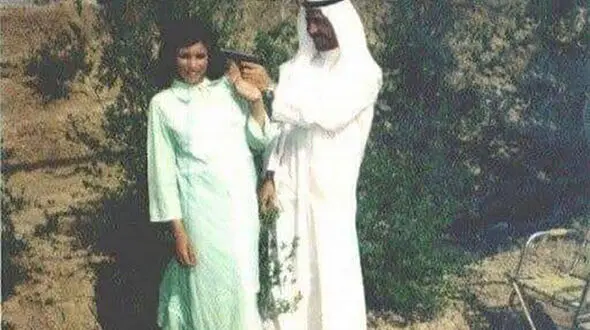 شوخی احمقانه صدام با همسرش + عکس