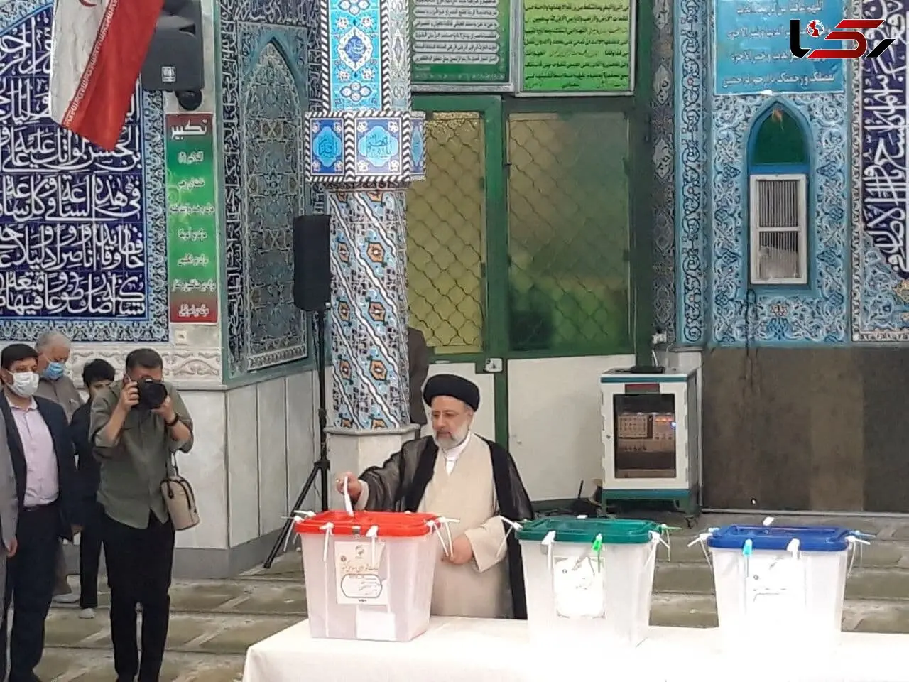 ابراهیم رئیسی  رای خود را به صندوق انداخت
