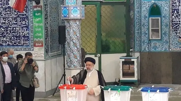 ابراهیم رئیسی  رای خود را به صندوق انداخت