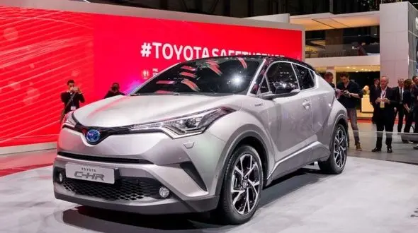 مقایسه قیمت شاسی بلند جدید تویوتا در بازار جهانی و بازار ایران