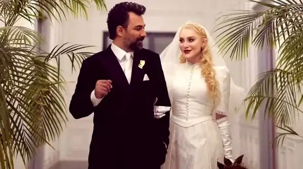 فیلم / ماه عسل آرام جعفری و تازه داماد در کشتی کروز اروپا/ خانم بازیگر: روسیه نه منو با  دختر روس ها اشتباه میگیرن .... / از بچگی عاشق لباس عروس بودم هی عروس بشم هی برم ...