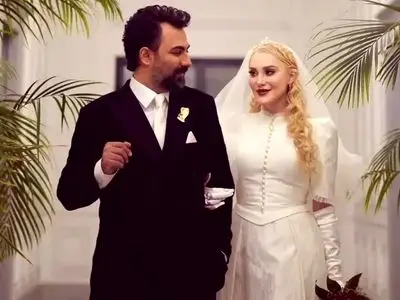 فیلم / ماه عسل آرام جعفری و تازه داماد در کشتی کروز اروپا/ خانم بازیگر: روسیه نه منو با  دختر روس ها اشتباه میگیرن .... / از بچگی عاشق لباس عروس بودم هی عروس بشم هی برم ...