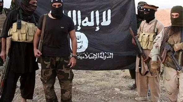 داعش 6 عراقی را در مقابل مردم در بشکه های قیر داغ انداخت