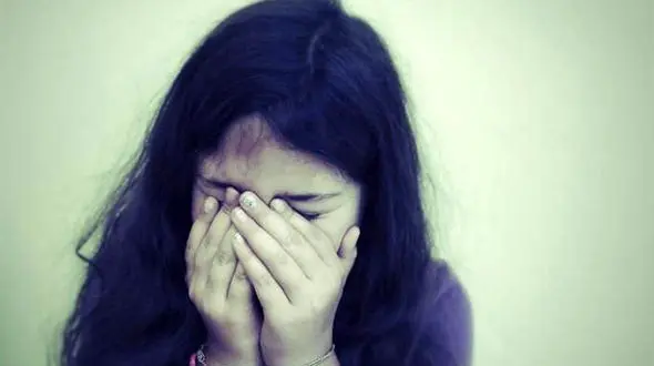 فرار دختر 12 ساله از زندان مادر شکنجه گر+عکس