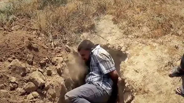 9 عکس از اعدام های داعشی های وحشی (14+)