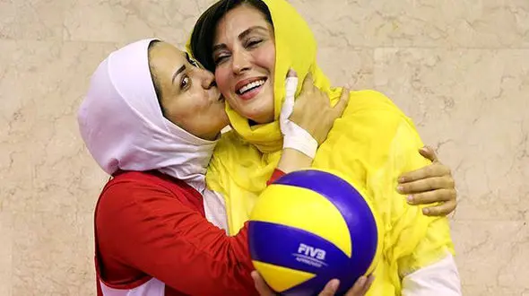 عکس های ناب / مهتاب کرامتی در آغوش کاپیتان والیبال قبل از اعزام به ریو