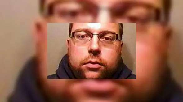 کثیف ترین زندانی خود را در سلول حلق آویز کرد+عکس