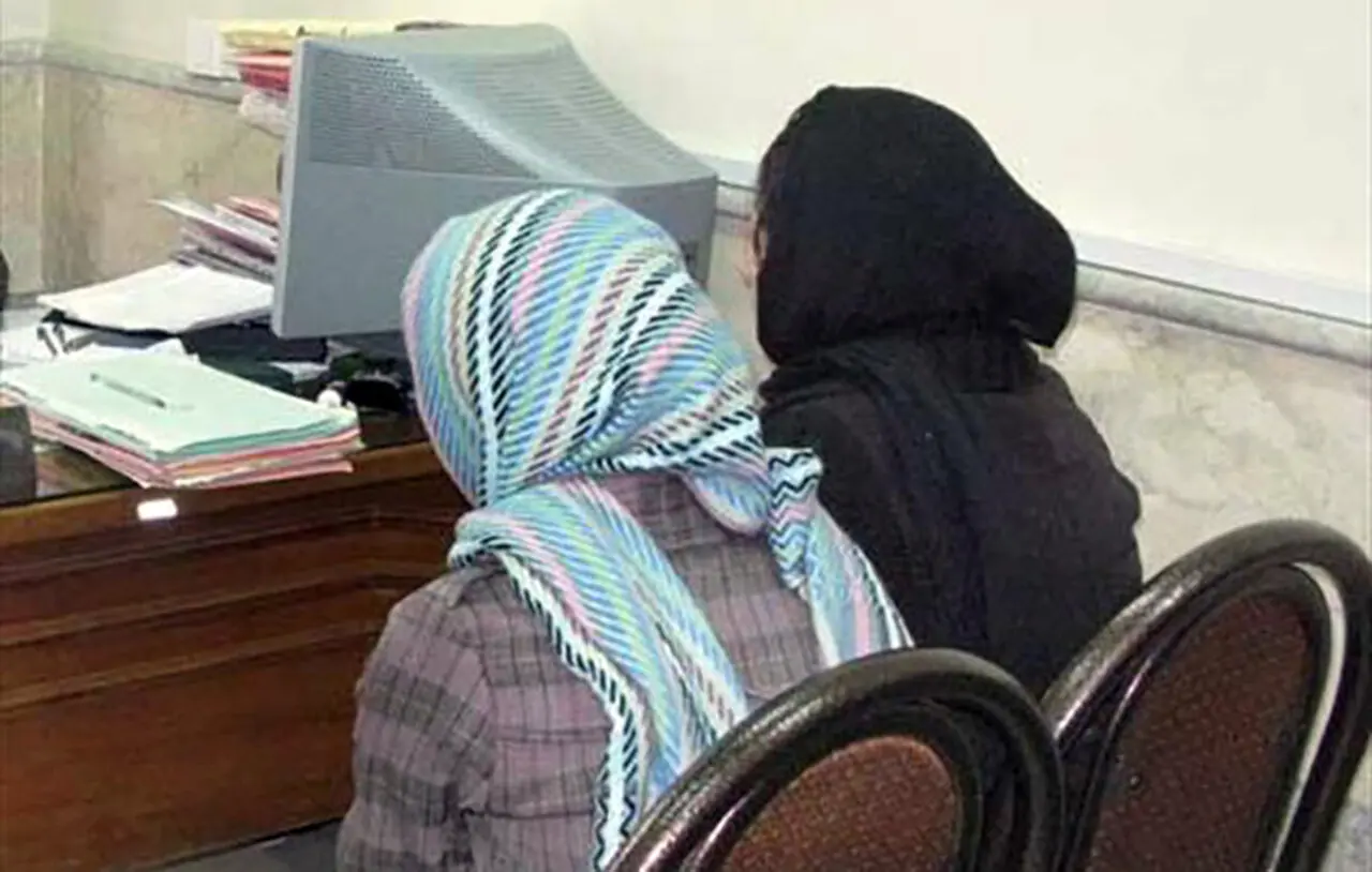 به دست آوردن عکس های نامعقول همکلاسی و ماجرای هتک حیثیت